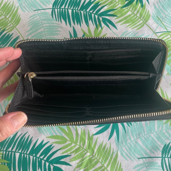 Michael Kors Wallet - Picture 6 of 9